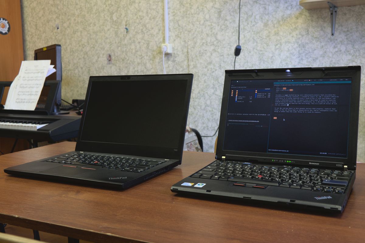 T480 and X200 side by side